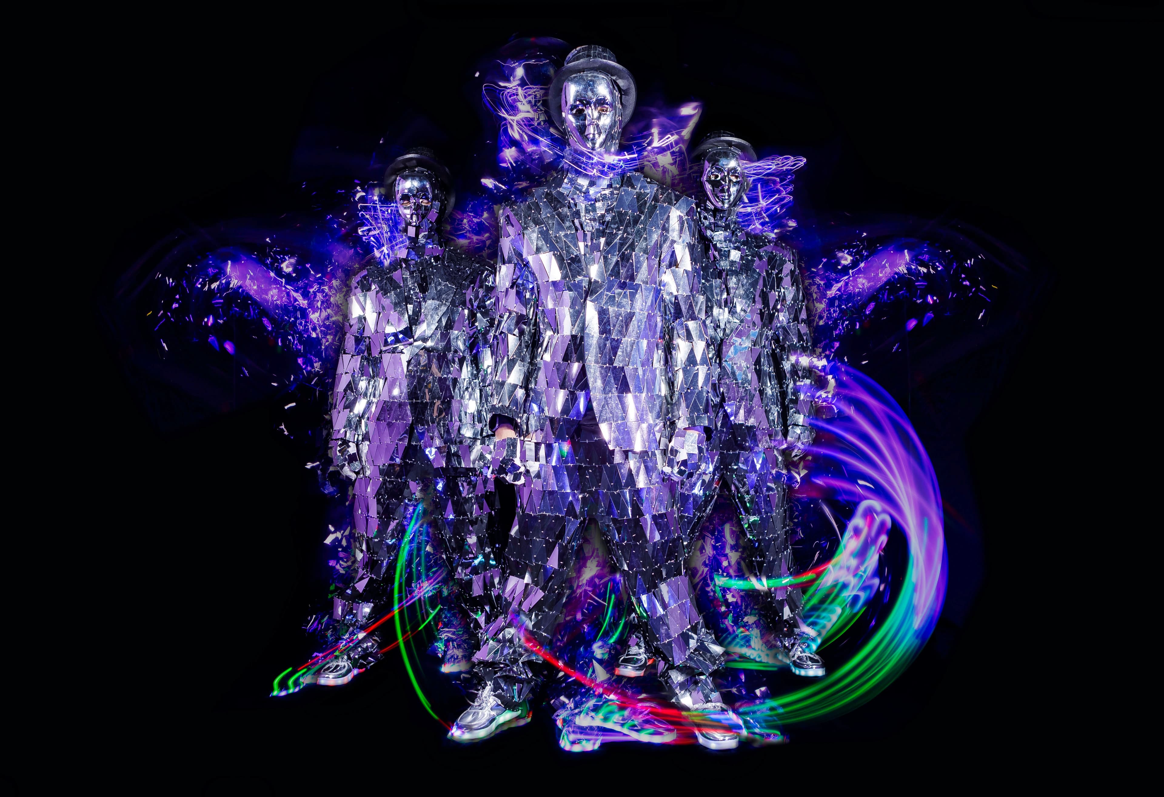 MIRROR DANCERS SHOW AND ROVE