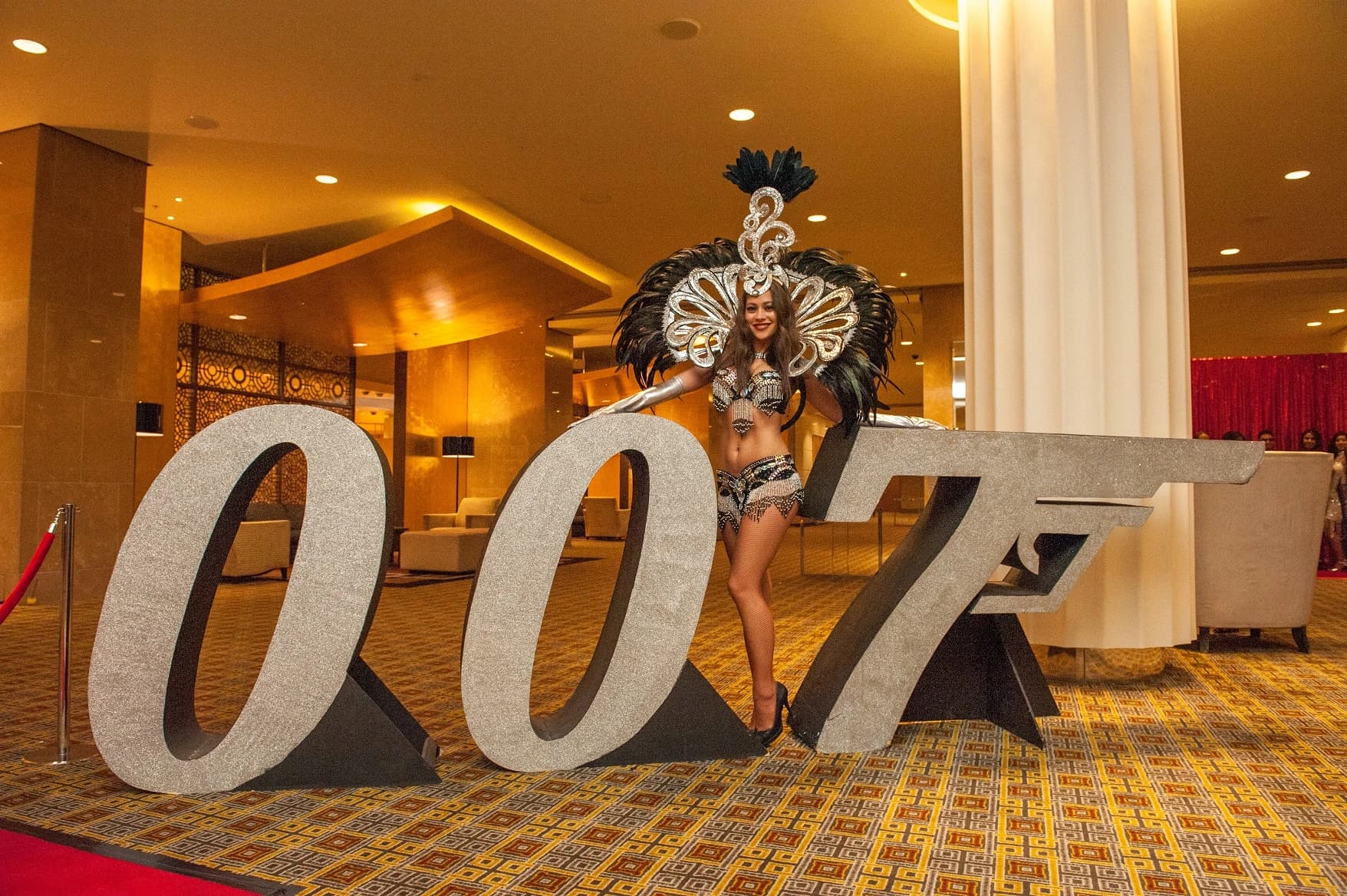 FXE Bond 007 Show